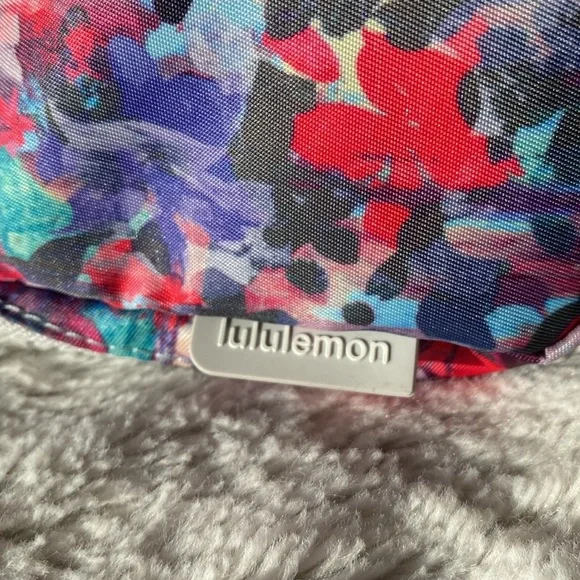 Lululemon 1L Everywhere Belt Bag Flower Glide Multi/Vapor NWOT - Picture 4 of 6